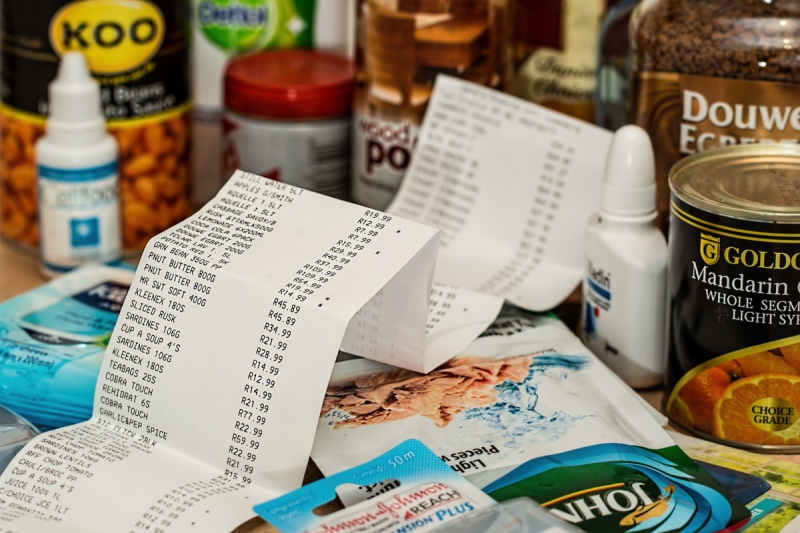 magasin-CHATEAUDOUBLE-min_shopping_spending_till_slip_purchase_retail_shop_buy_customer-704023